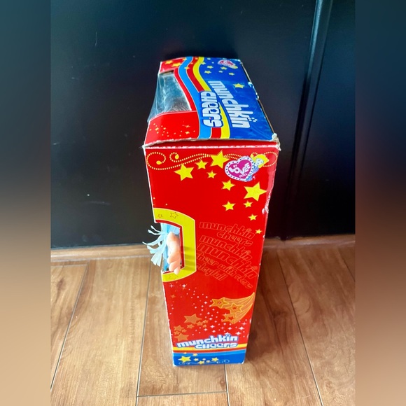 New Munchkin Cheers Lovee Doll Cheerleader - Picture 7 of 8